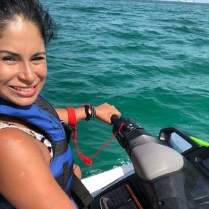 Meet your Posher, Leslye